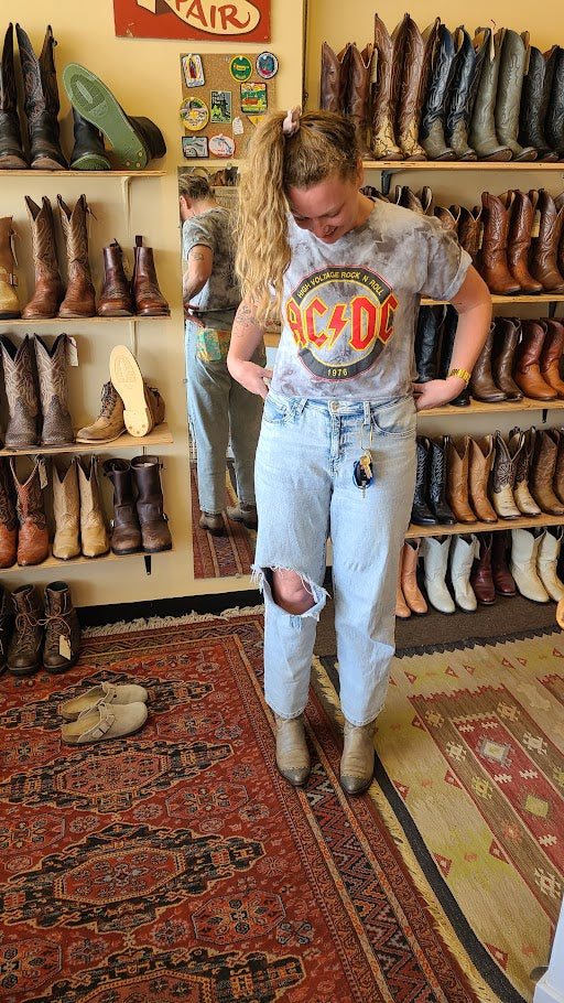 How does a cowboy boot size differ from my sneaker size?